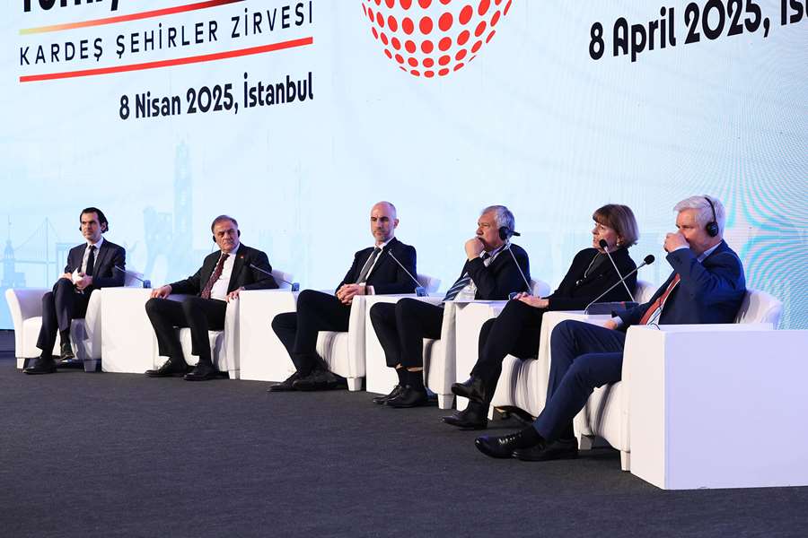 “Demokrasi olmadan biz şehrin, dünyanın hiçbir sorunu ile mücadele edemeyiz”