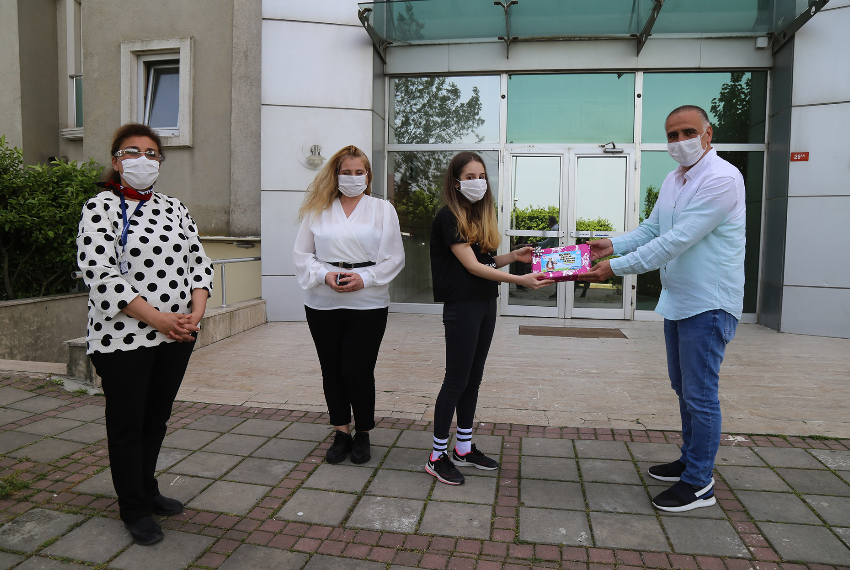 “Çocuk Gözüyle 100. Yılında 23 Nisan” ödülleri sahiplerini buldu.