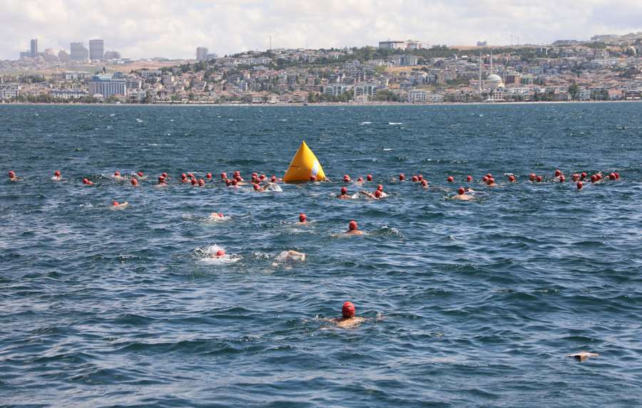 7. Büyükçekmece Körfezi Yüzme Maratonu nefesleri kesti