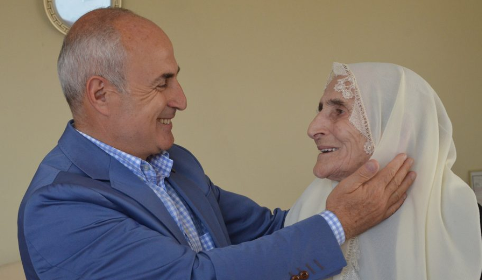 “İnsanlık en yüce duyguları annelerin şefkatli ellerinde öğrenir”