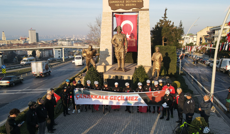 100 bisikletli Çanakkale’yi geçilmez yapan şehitler anısına yola çıktı