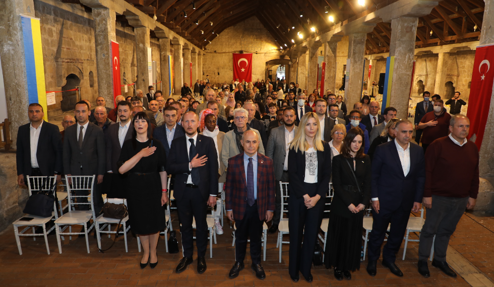 Savaş mağduru Ukraynalı çocuklar çocuk bayramında anıldı