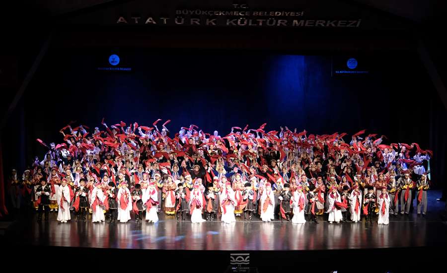 Altınköprü Halk Dansları Topluluğu kültürel bir şölene imza attı