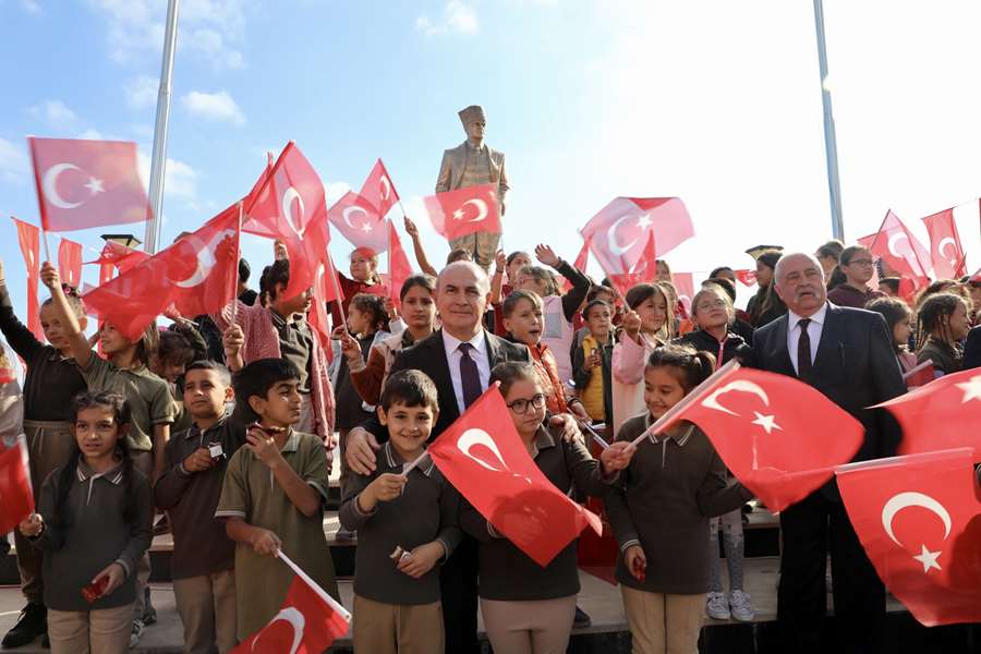 Atatürk’ü Anma Günü’nde 3 Atatürk Anıtı törenle açıldı