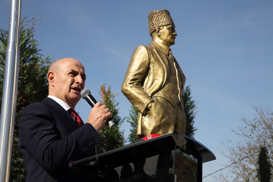 Atatürk’ün anılarında yer alan Çakmaklı da Atatürk Anıtı açıldı