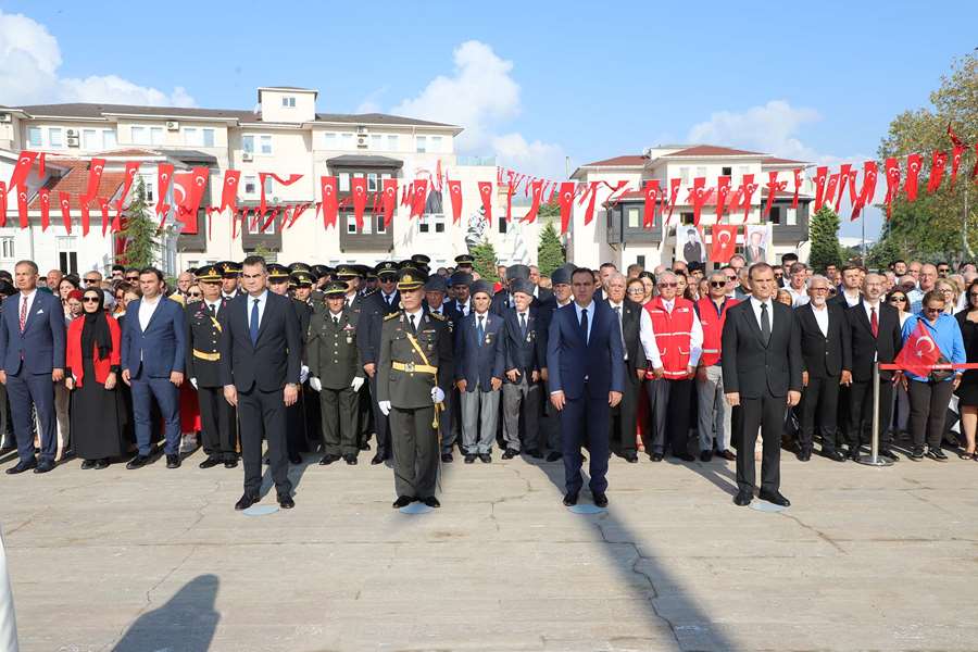 Atatürk’ün önderliğinde kazanılan Büyük Zafer Büyükçekmece’de coşkuyla kutlan...