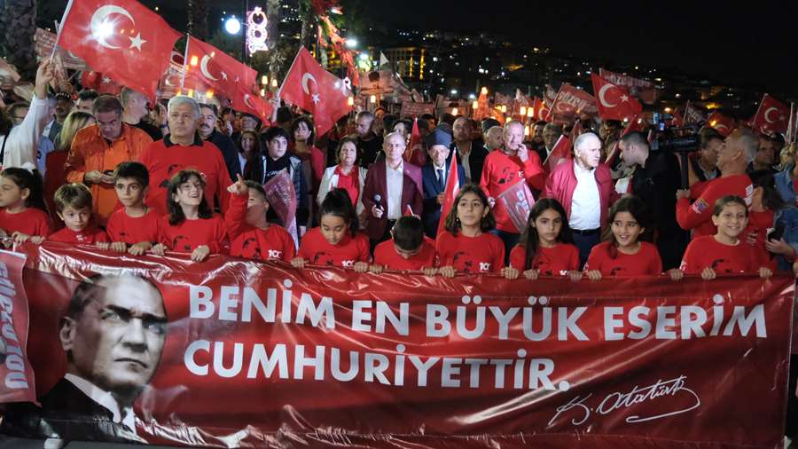 Başkan Akgün: Atatürk’ün gösterdiği aydınlık yolda inanç ve azimle yürümeye d...