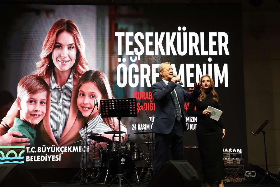 Binlerce öğretmen Öğretmenler Günü Balosu’nda buluştu