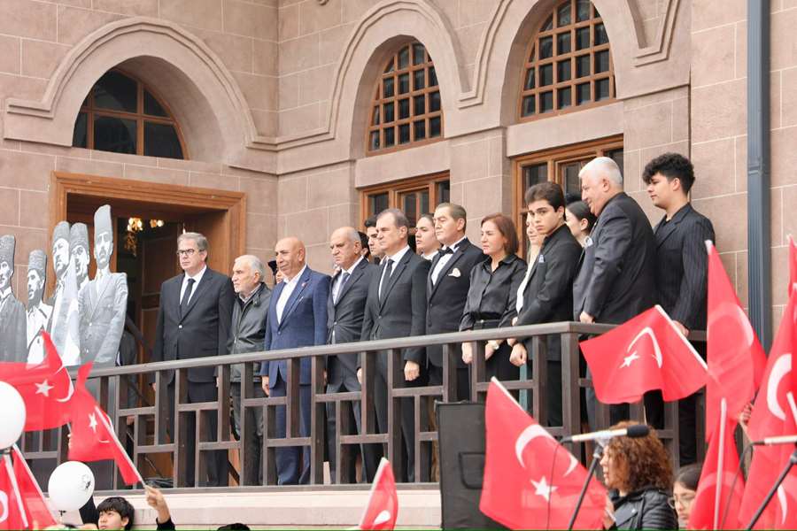 Büyük Atatürk, saygı, minnet ve özlemle anıldı