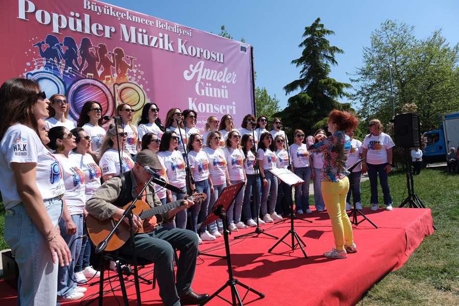 Büyükçekmece’de Anneler Günü Konseri, renkli görüntülere sahne oldu
