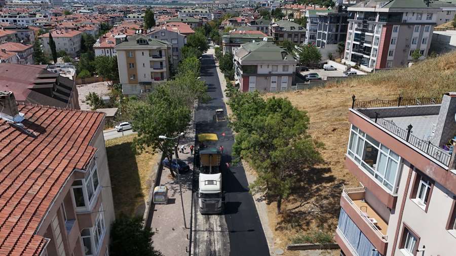 Büyükçekmece’de asfaltlama çalışmaları aralıksız devam ediyor