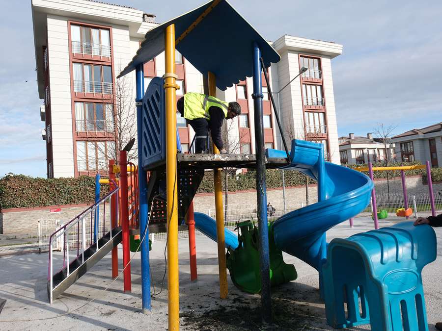 Büyükçekmece’de çocuk parkına çirkin saldırı gerçekleşti