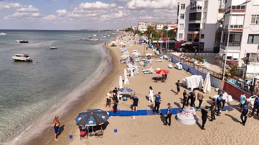 Büyükçekmece’de kumsalları işgal edenlere geçit verilmiyor