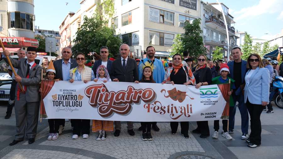 Büyükçekmece’de Tiyatro Festivali’nin perdesi açıldı