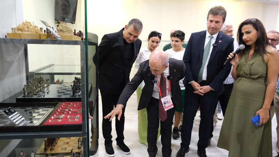 Dünyanın en büyük satranç kolleksiyonu Büyükçekmece’de sergileniyor