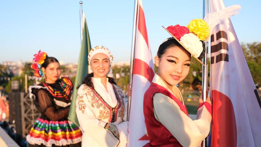 Dünyanın en iyi kültür-sanat festivali muhteşem bir törenle açıldı