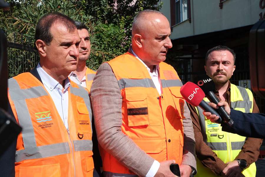 Duvarlarından ses geldiği için boşaltılan 2 binada teknik incelemeler başlatıldı