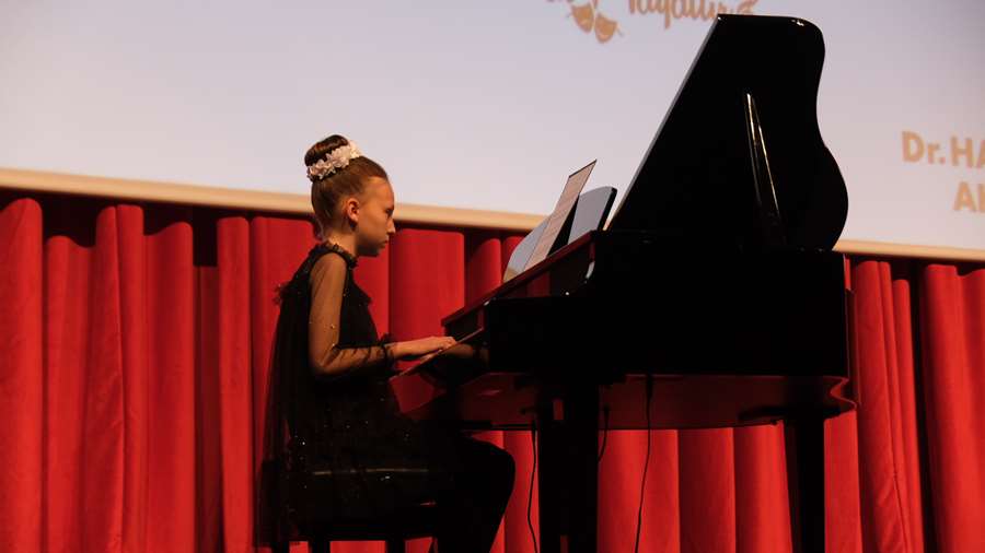 Genç piyanistler, muhteşem performanslar sergiledi