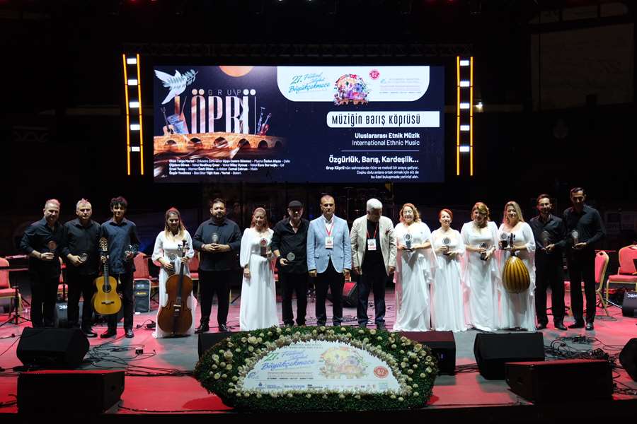 Grup Köprü, festival sahnesinde kültürleri aynı ezgide buluşturdu