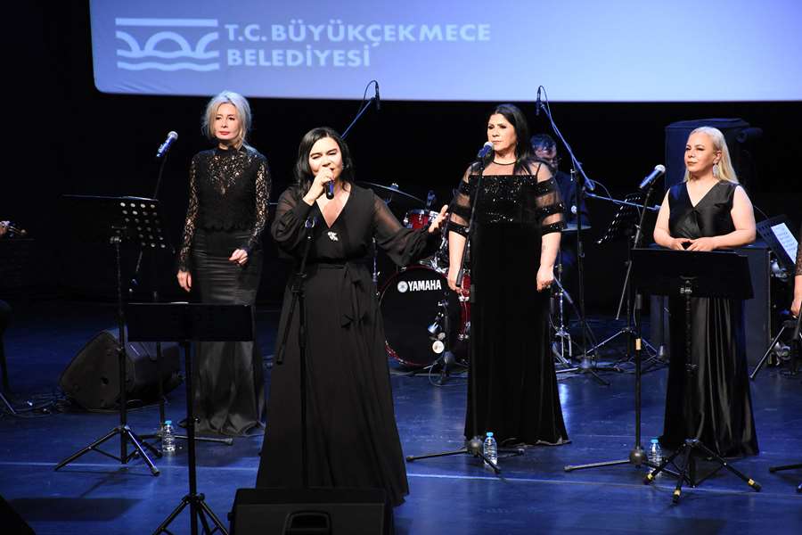 İstanbul Devlet Modern Folk Müzik Topluluğu Büyükçekmece’de sahne aldı