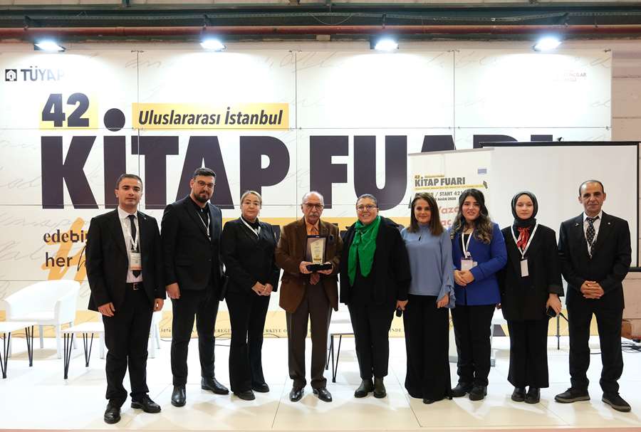 Yalvaç Ural, TÜYAP Kitap Fuarı’nda okurlarıyla buluştu