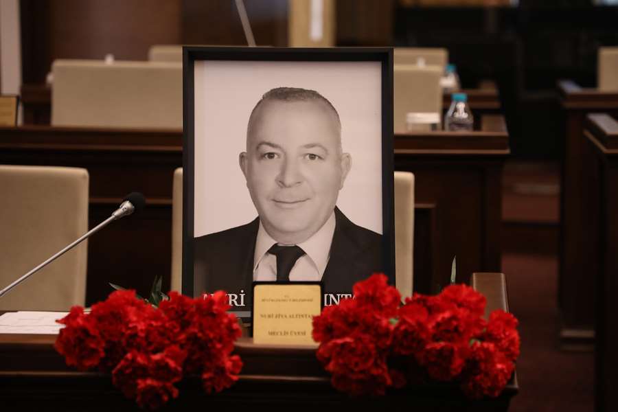 Yeni yılın ilk meclisi hüzünlü geçti