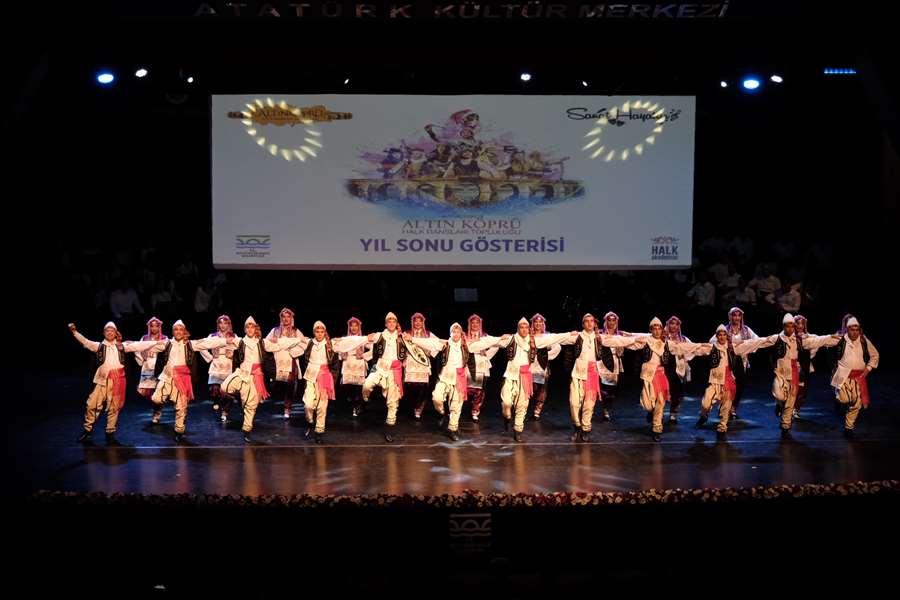 Yıl sonu gösterileri nefesleri kesti